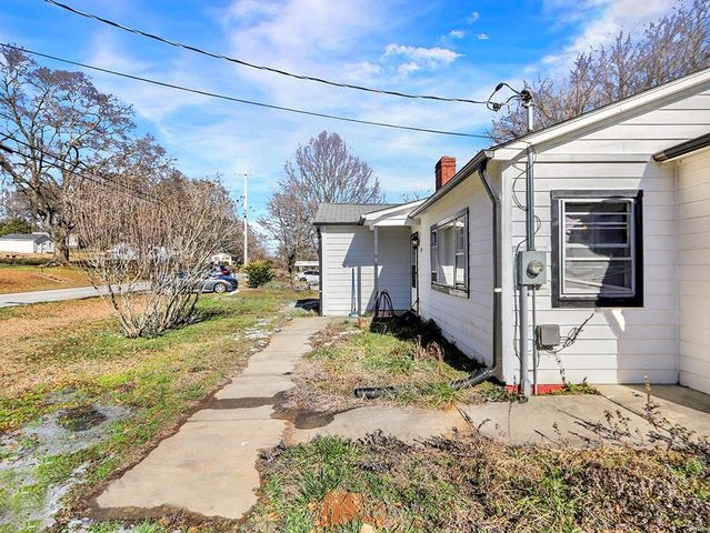 202 River Dr, Gaffney, SC 29340