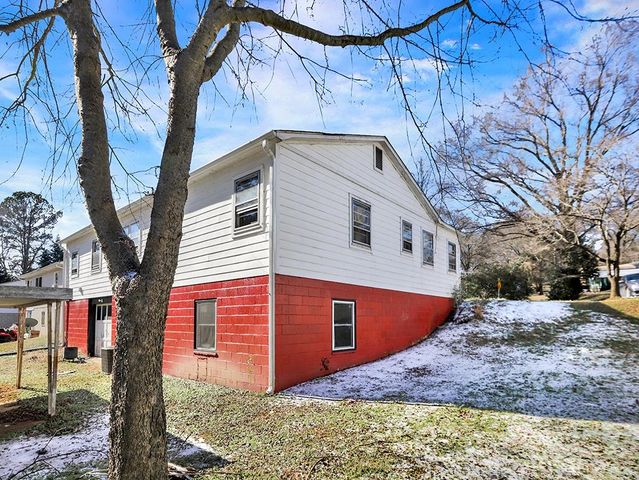 202 River Dr, Gaffney, SC 29340