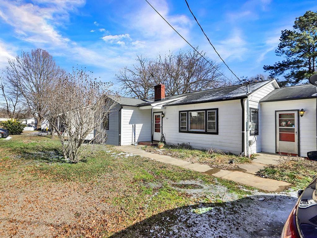 202 River Dr, Gaffney, SC 29340