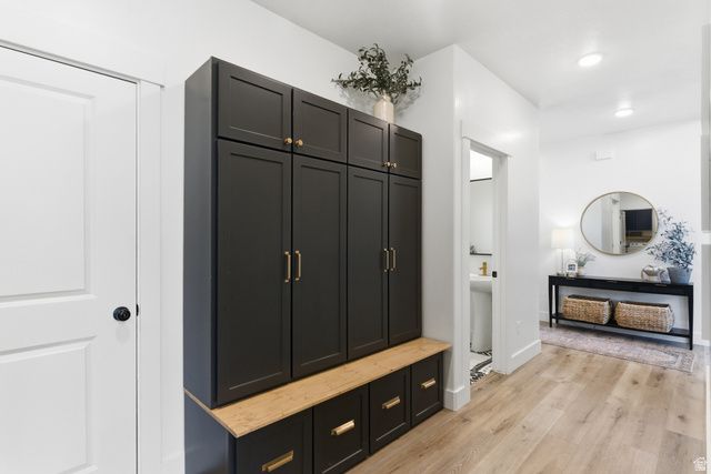 1364 E BEECHWOOD DR, Layton, UT 84040