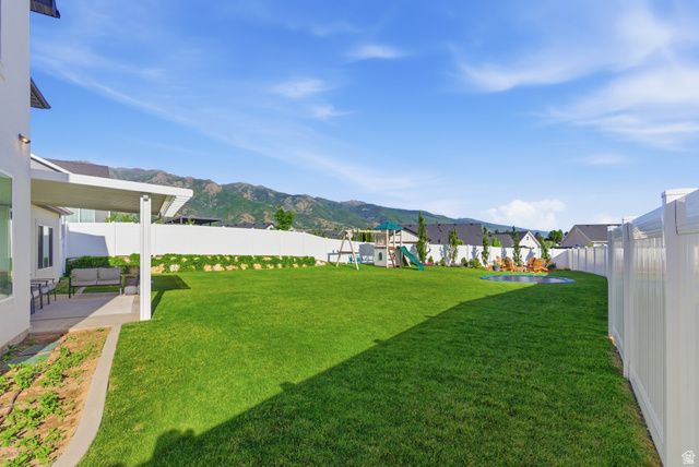 1364 E BEECHWOOD DR, Layton, UT 84040