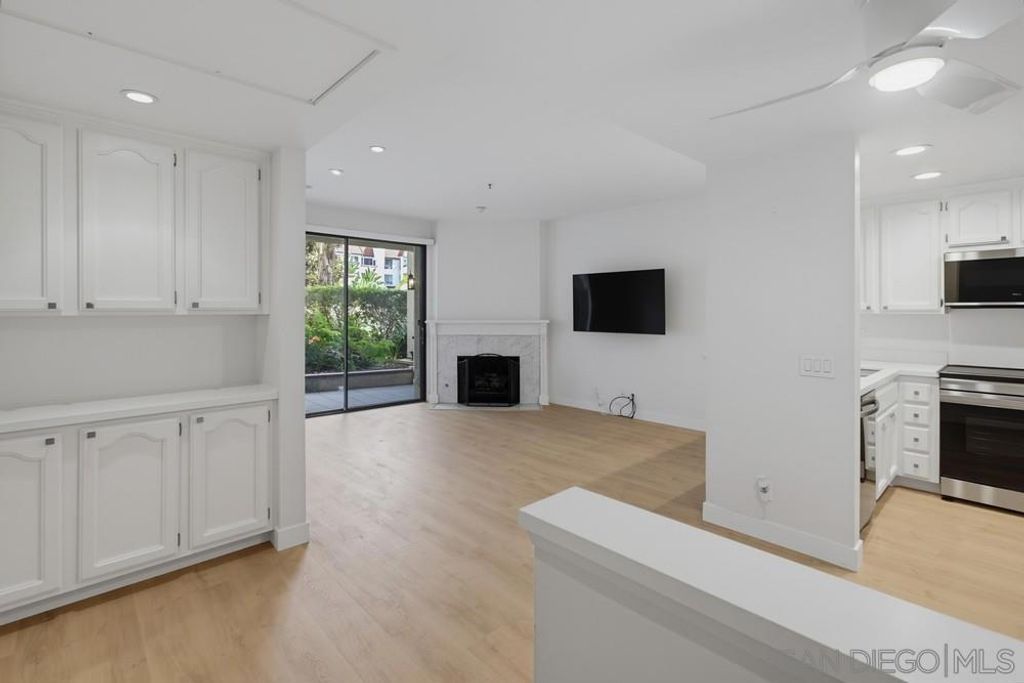 5865 Friars Rd 3104, San Diego, CA 92110 — exterior