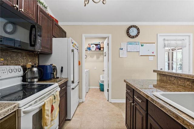 2255 Woodlea Drive E, Mobile, AL 36695
