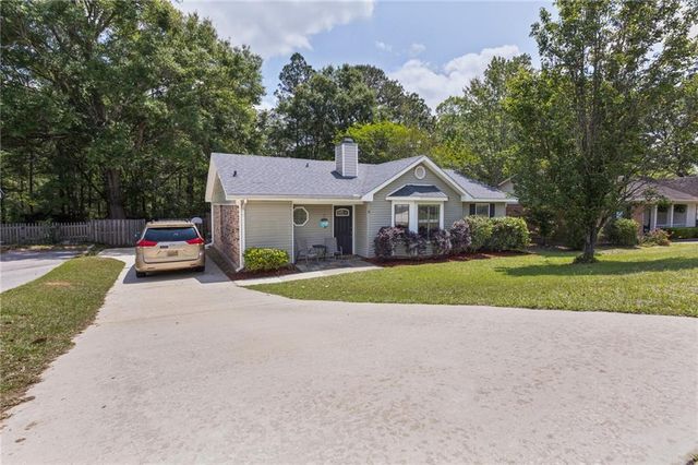 2255 Woodlea Drive E, Mobile, AL 36695