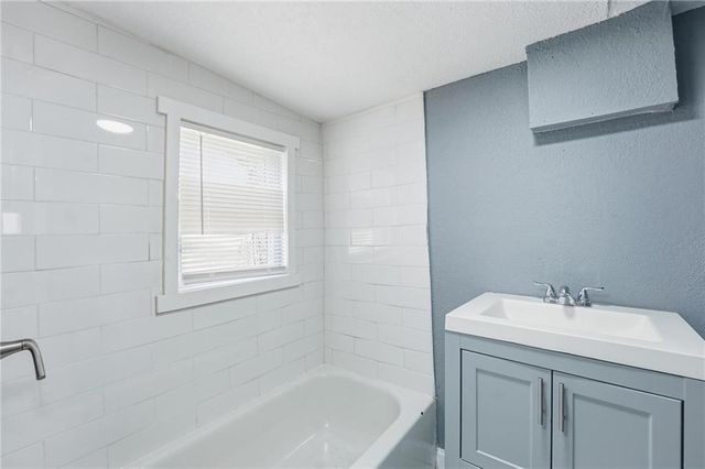 3816 E 37th Street, Kansas City, MO 64128