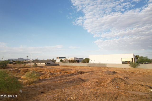 2804 E BROADWAY Road -, Phoenix, AZ 85040