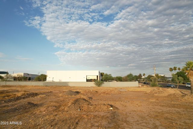 2804 E BROADWAY Road -, Phoenix, AZ 85040