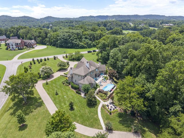 3300 Bridle Path Ct, Thompsons Station, TN 37179