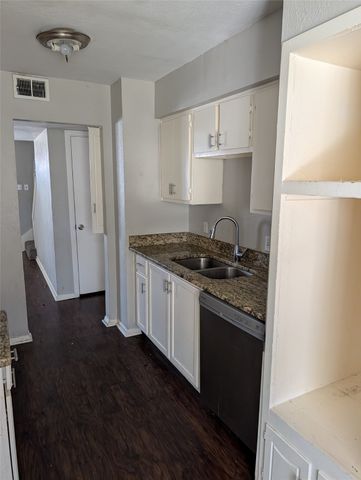 6732 Plantation Road, Forest Hill, TX 76140