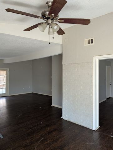 6732 Plantation Road, Forest Hill, TX 76140