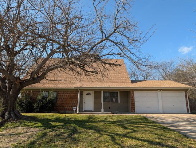 6732 Plantation Road, Forest Hill, TX 76140