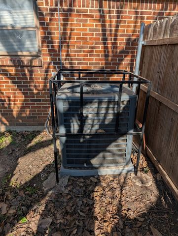 6732 Plantation Road, Forest Hill, TX 76140