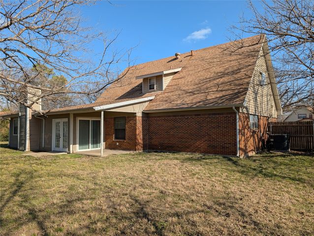 6732 Plantation Road, Forest Hill, TX 76140