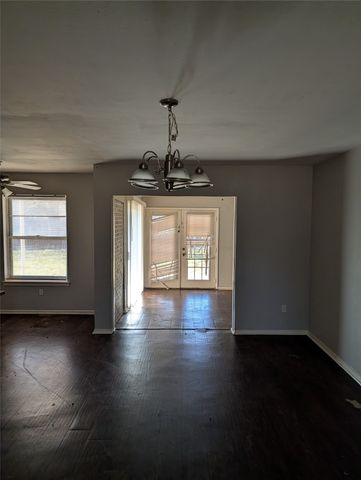 6732 Plantation Road, Forest Hill, TX 76140