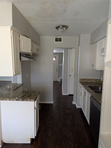 6732 Plantation Road, Forest Hill, TX 76140