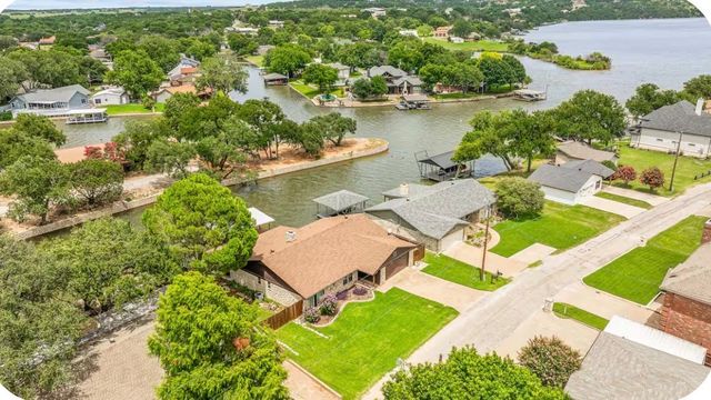 422 granada calle Court, Granbury, TX 76049