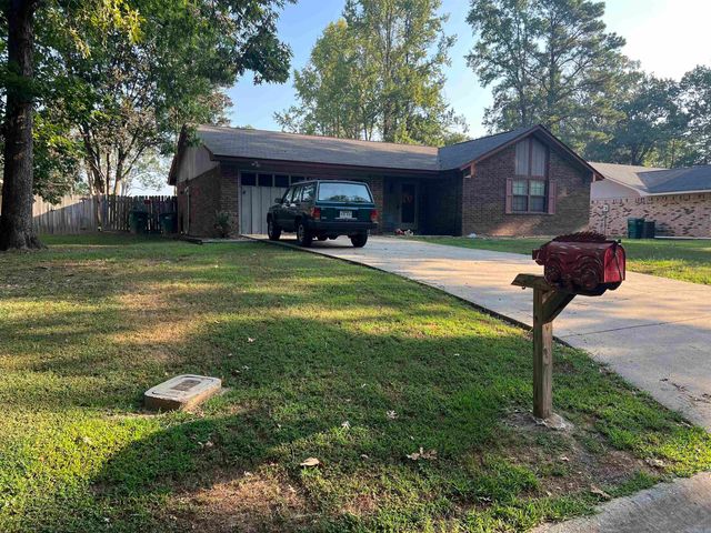 16 Independence Dr, White Hall, AR 71602