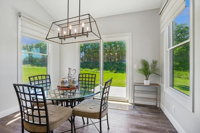 4915 Lakeside Drive, Bettendorf, IA 52722