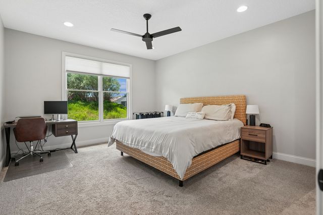 4915 Lakeside Drive, Bettendorf, IA 52722