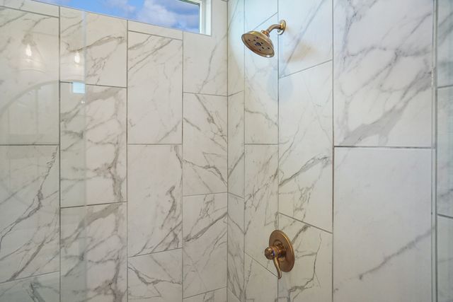 4915 Lakeside Drive, Bettendorf, IA 52722