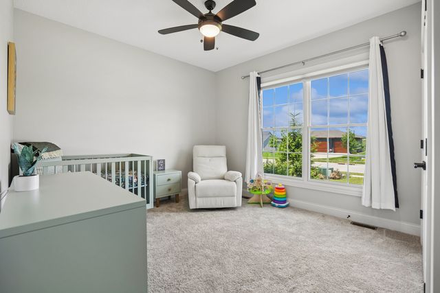 4915 Lakeside Drive, Bettendorf, IA 52722