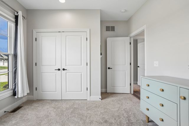 4915 Lakeside Drive, Bettendorf, IA 52722