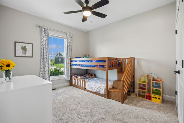 4915 Lakeside Drive, Bettendorf, IA 52722