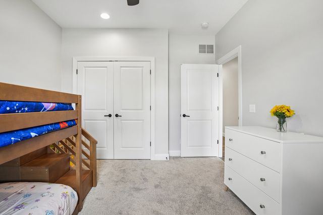 4915 Lakeside Drive, Bettendorf, IA 52722