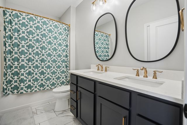 4915 Lakeside Drive, Bettendorf, IA 52722