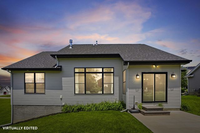 4915 Lakeside Drive, Bettendorf, IA 52722