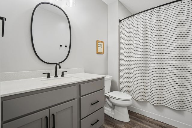 4915 Lakeside Drive, Bettendorf, IA 52722