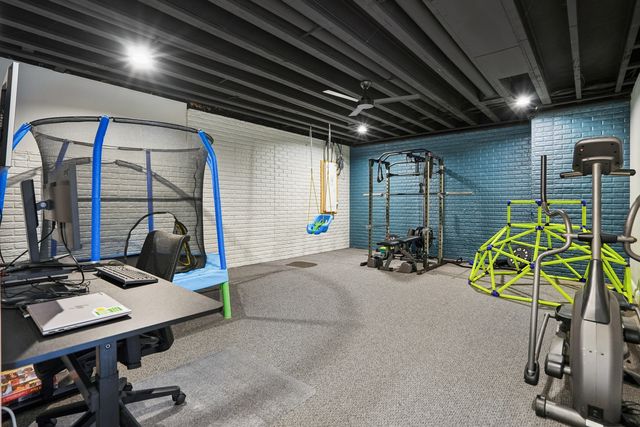 4915 Lakeside Drive, Bettendorf, IA 52722