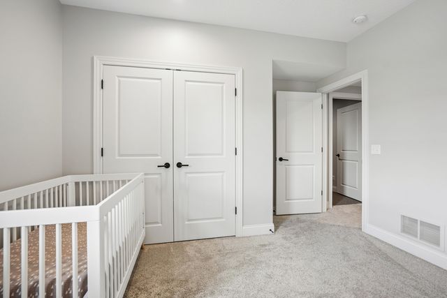 4915 Lakeside Drive, Bettendorf, IA 52722