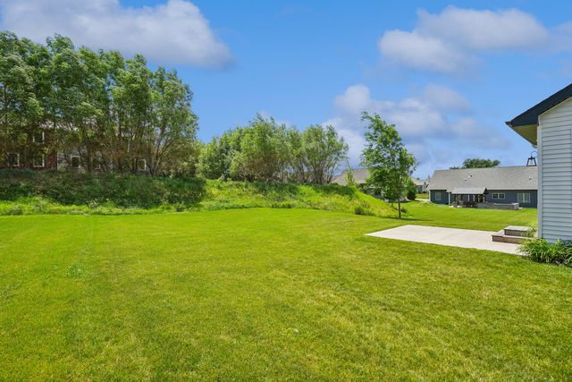 4915 Lakeside Drive, Bettendorf, IA 52722