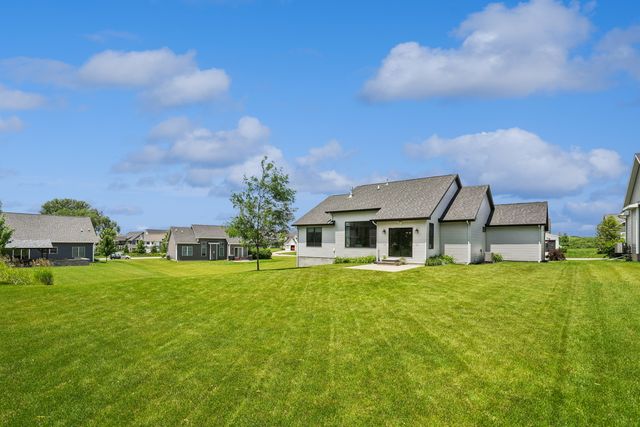 4915 Lakeside Drive, Bettendorf, IA 52722