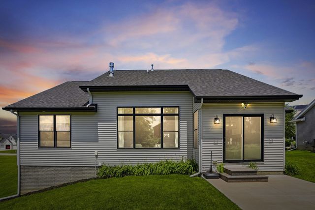 4915 Lakeside Drive, Bettendorf, IA 52722