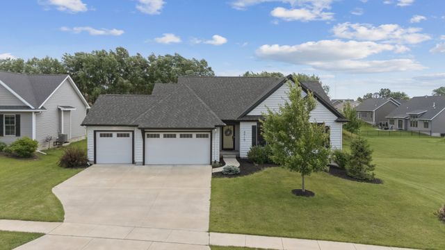 4915 Lakeside Drive, Bettendorf, IA 52722