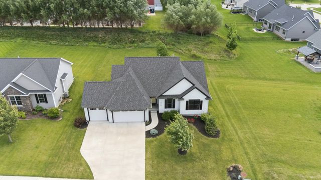4915 Lakeside Drive, Bettendorf, IA 52722