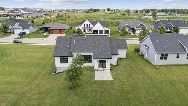 4915 Lakeside Drive, Bettendorf, IA 52722