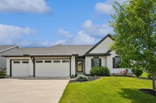 4915 Lakeside Drive, Bettendorf, IA 52722