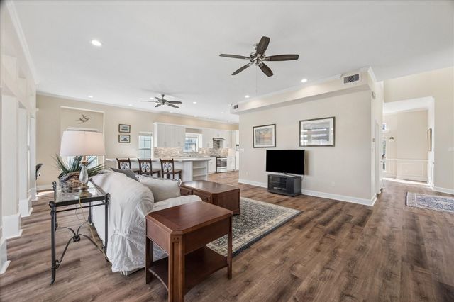 918 Long Reach Drive, Tiki Island, TX 77554