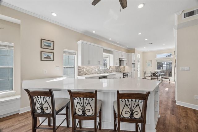 918 Long Reach Drive, Tiki Island, TX 77554