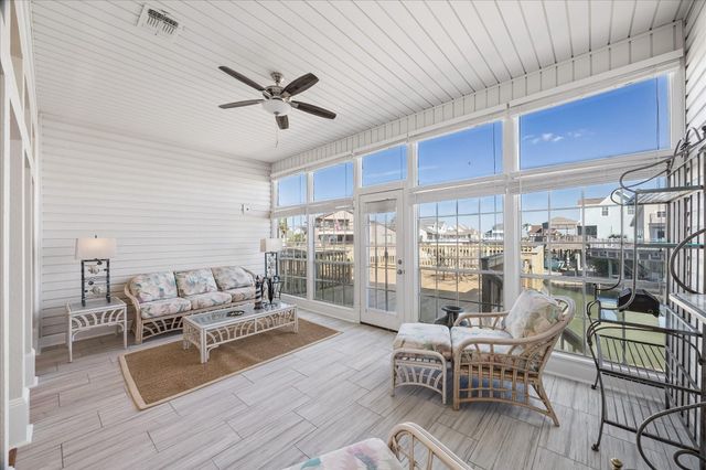 918 Long Reach Drive, Tiki Island, TX 77554