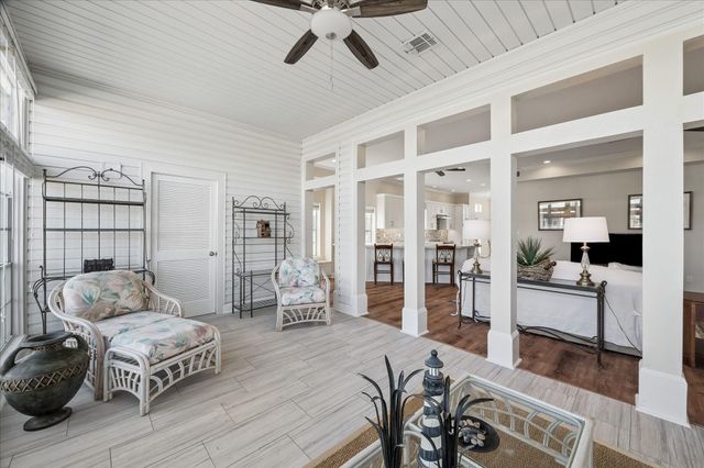 918 Long Reach Drive, Tiki Island, TX 77554