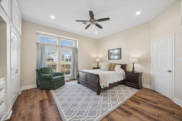 918 Long Reach Drive, Tiki Island, TX 77554