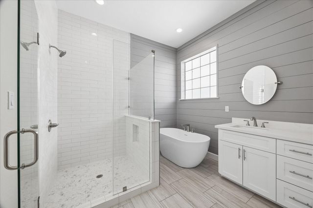 918 Long Reach Drive, Tiki Island, TX 77554