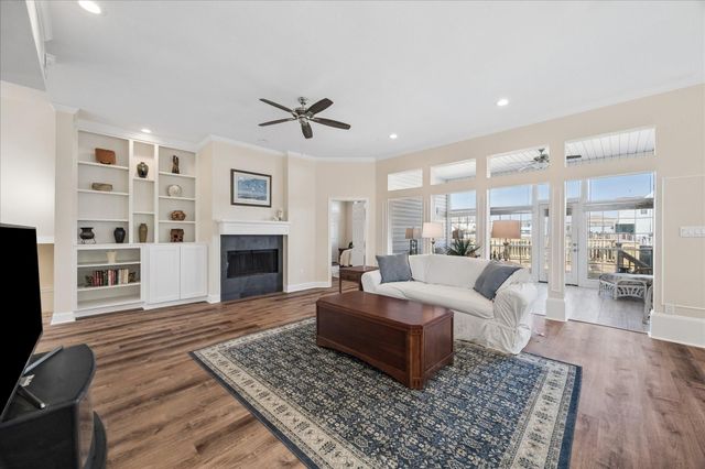 918 Long Reach Drive, Tiki Island, TX 77554