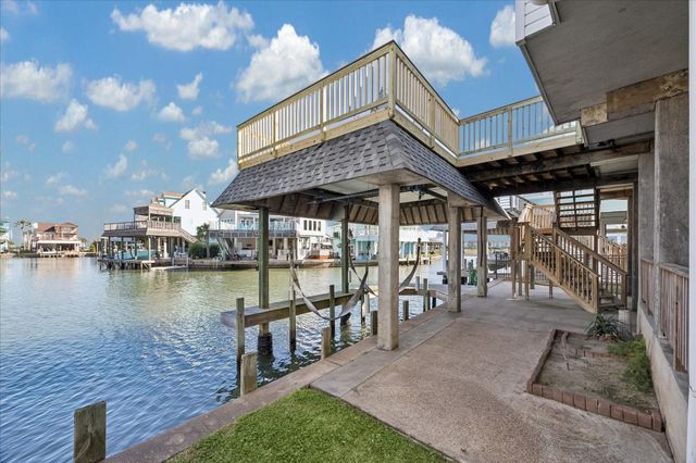 918 Long Reach Drive, Tiki Island, TX 77554