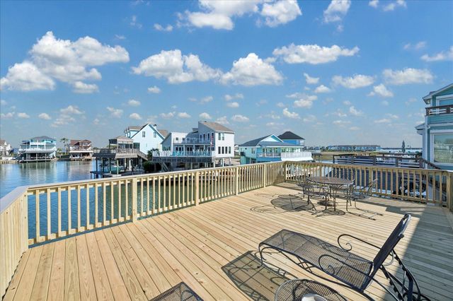 918 Long Reach Drive, Tiki Island, TX 77554