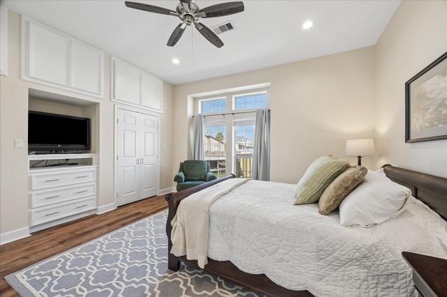 918 Long Reach Drive, Tiki Island, TX 77554